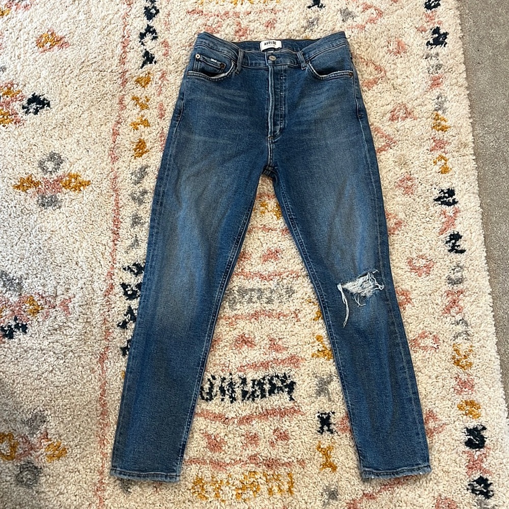 Agolde Nico Straight Leg Jeans in Medium Blue with Distressed Knee